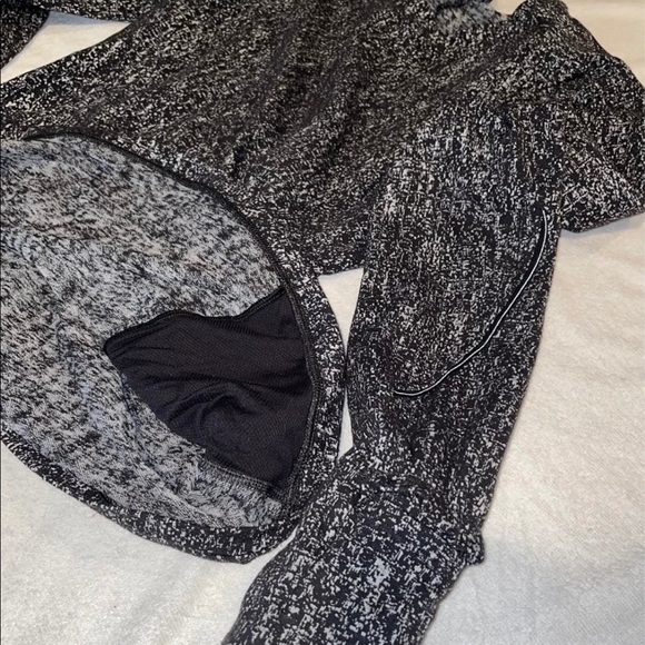 Lululemon extra mile long sleeve - Picture 7 of 10